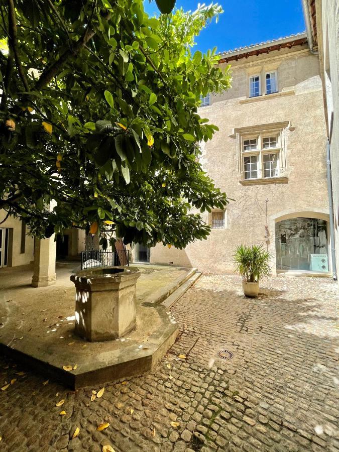 Appartement Aux Pieds Du Palais Des Papes. Avignon Eksteriør bilde
